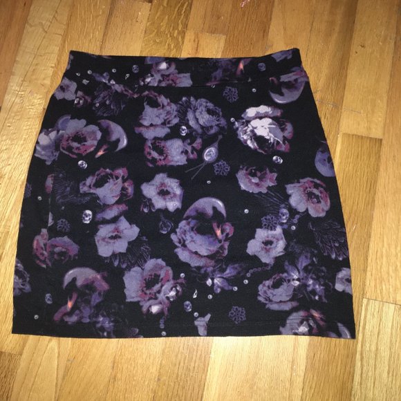Edgy Black Floral Mini Skirt - Picture 1 of 2